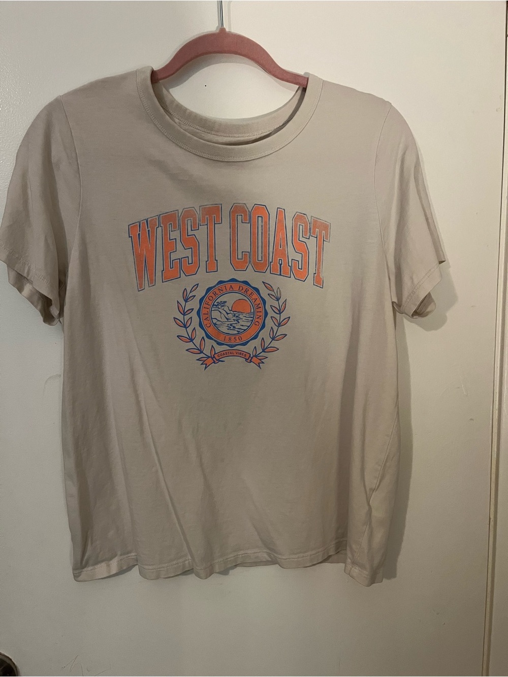 Old Navy Everywear Women’s L Beige Crew Neck West Coast Graphic Short Sleeve Tee